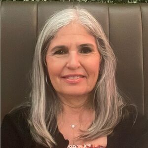 Meet your Posher, Mayra